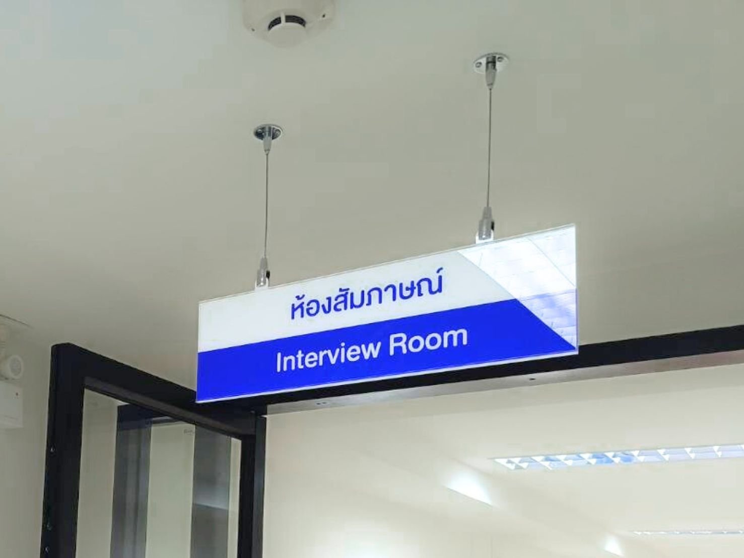 ป้ายเพดาน แขวนจากเพดาน น้ำหนักเบา พิมพ์คมชัด เหมาะสำหรับห้างสรรพสินค้า ร้านค้า และงานอีเวนต์