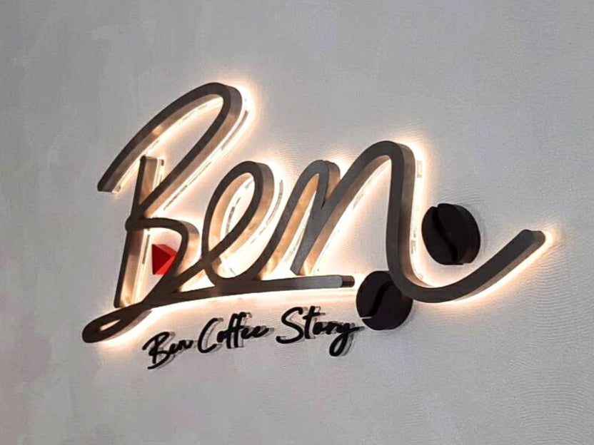 ป้ายโลโก้ไฟออกหลัง สีดำสลักตัวอักษร bem เมล็ดกาแฟและสามเหลี่ยมแดง