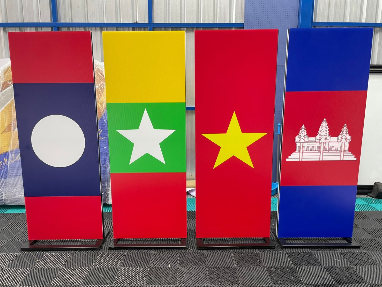 ป้ายประชาสัมพันธ์ และป้ายตั้งพื้น พิมพ์คมชัด แข็งแรง เหมาะสำหรับงานอีเวนต์ งานโฆษณา และประชาสัมพันธ์หน้าร้านหรือองค์กร