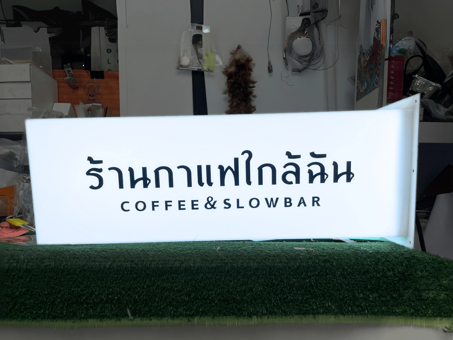 กล่องไฟอะคริลิค ไฟออกรอบป้าย ติดยื่นจากผนัง สว่างชัดเจน เหมาะสำหรับร้านค้าและป้ายหน้าร้าน