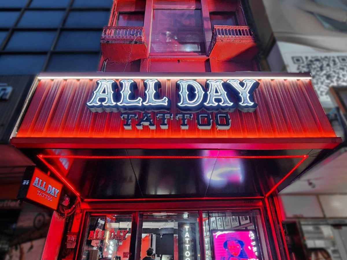 ป้ายโลโก้ติดผนัง เมทัลชีท แข็งแรง ทนทาน ดีไซน์สวย เหมาะสำหรับป้ายบริษัทและป้ายองค์กร