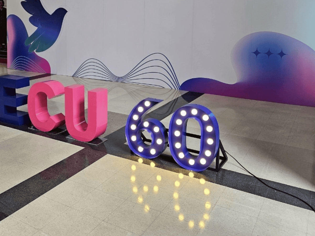 ป้ายไฟปิงปอง LED Bulb ให้แสงสวยคลาสสิก ดึงดูดสายตา เหมาะสำหรับร้านอาหาร คาเฟ่ งานอีเวนต์ และป้ายโปรโมชัน