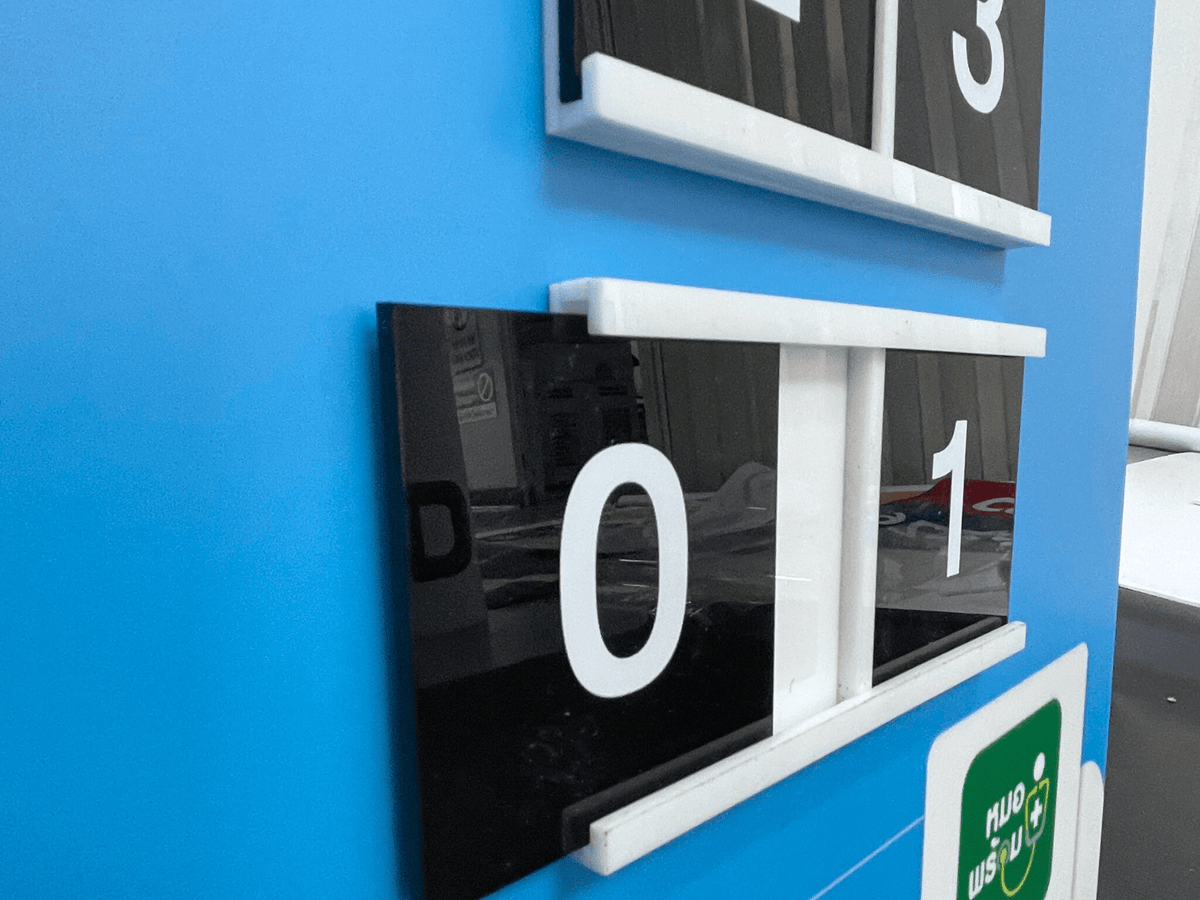 ป้ายสอด ป้ายหน้าห้อง ป้ายห้องประชุม ป้ายตำแหน่ง ป้ายติดประตู ป้ายรางสอด ป้ายชื่อหน้าห้อง แผนผังองค์กร ป้ายชื่อองค์กร