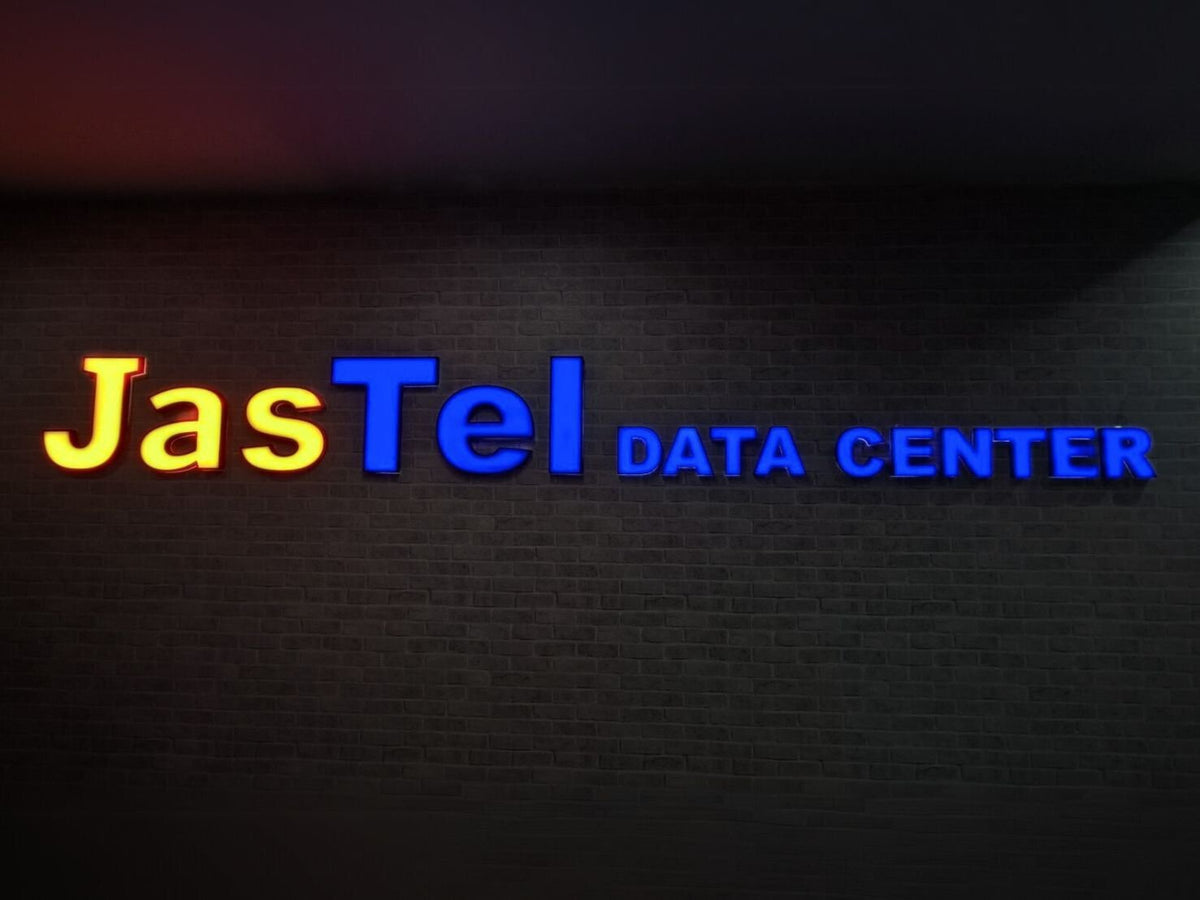 ป้ายอักษรไฟออกหน้า สว่างชัดเจน ดีไซน์โดดเด่น เหมาะสำหรับร้านค้า บริษัท และงานโฆษณา