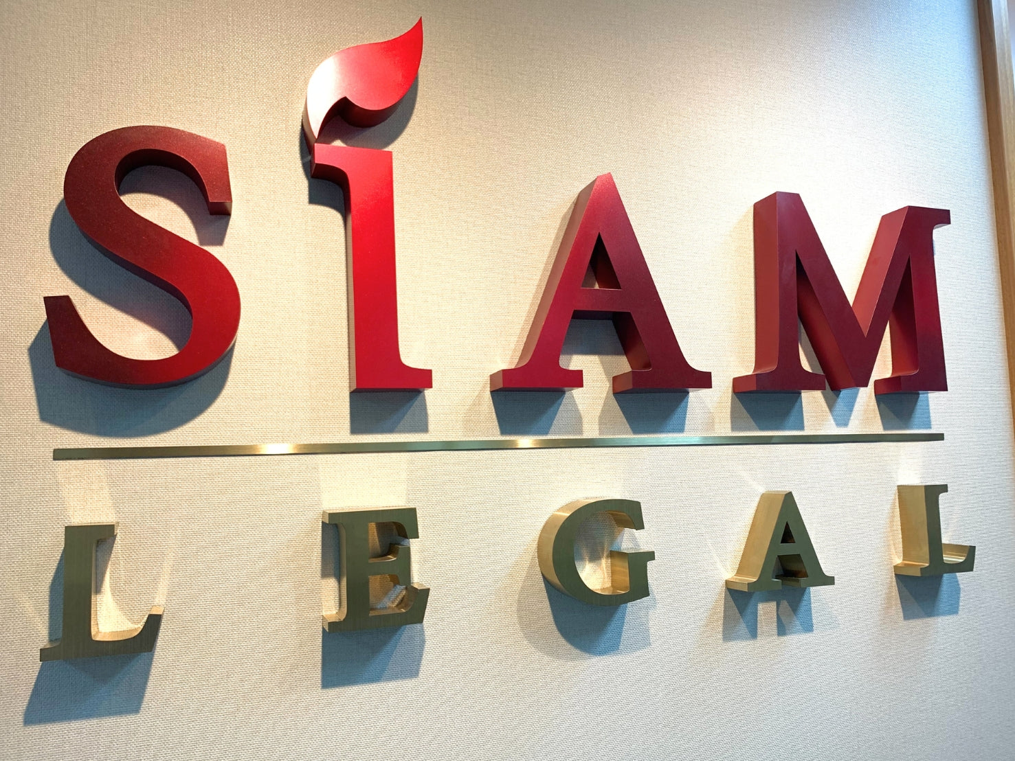 ป้ายตัวอักษรสแตนเลส Stainless Steel Letter Signage หรูหรา แข็งแรง ทนทาน เหมาะสำหรับป้ายบริษัท อาคาร และงานตกแต่ง