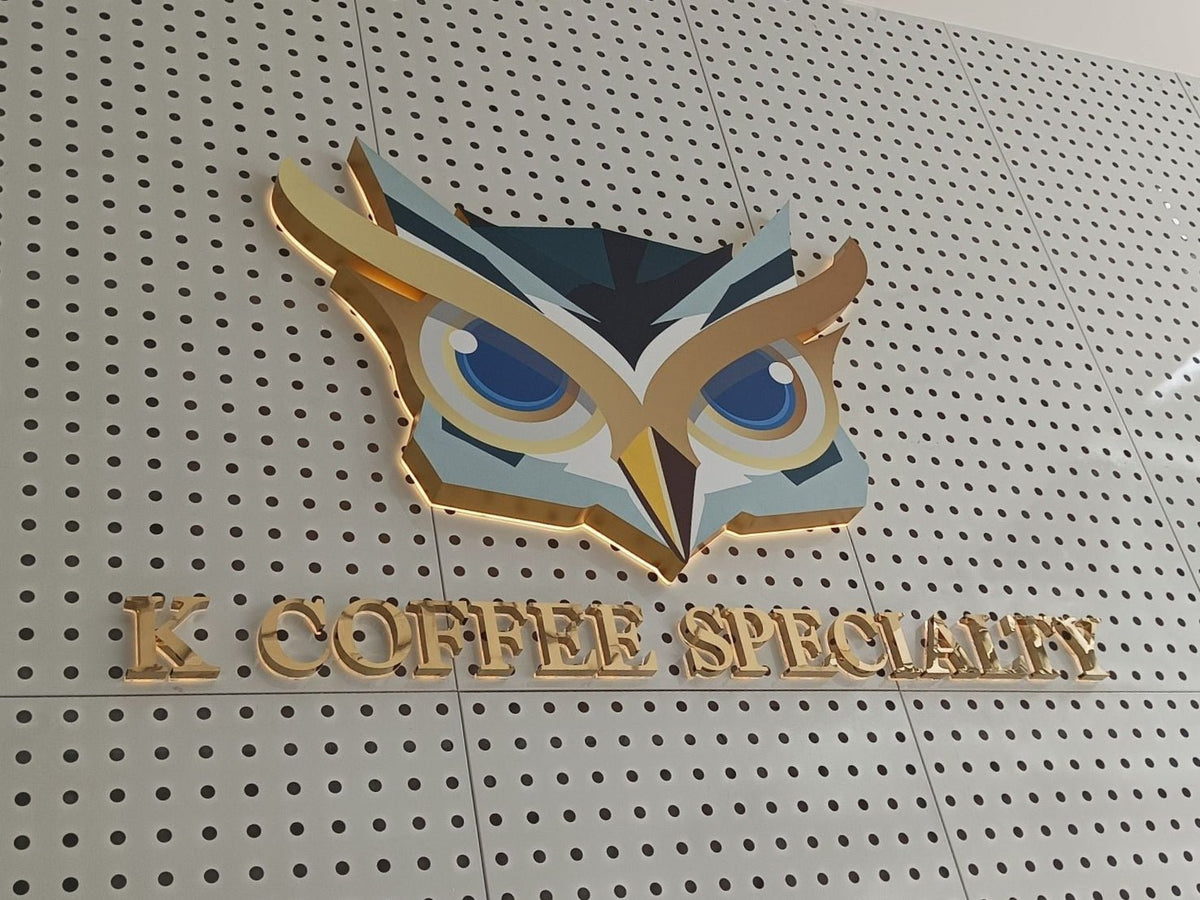 สติ๊กเกอร์ทึบแสง พิมพ์คมชัด กันแสง เหมาะสำหรับปิดบังพื้นที่ และงานโฆษณากลางแจ้ง