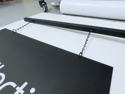 ป้ายห้อย ยื่นจากผนัง