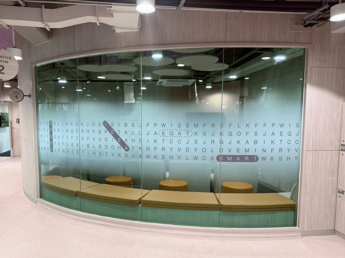 สติ๊กเกอร์ไล่เฉด Gradient Grain Pattern พิมพ์คมชัด เหมาะสำหรับตกแต่งผนัง กระจก และงานดีไซน์