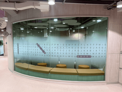 สติ๊กเกอร์ไล่เฉด Gradient Grain Pattern พิมพ์คมชัด เหมาะสำหรับตกแต่งผนัง กระจก และงานดีไซน์