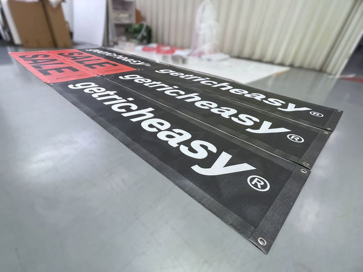 ป้ายผ้าดำตาข่าย GetRichEasy™ ตัวอักษรขาว ห่วงมุม