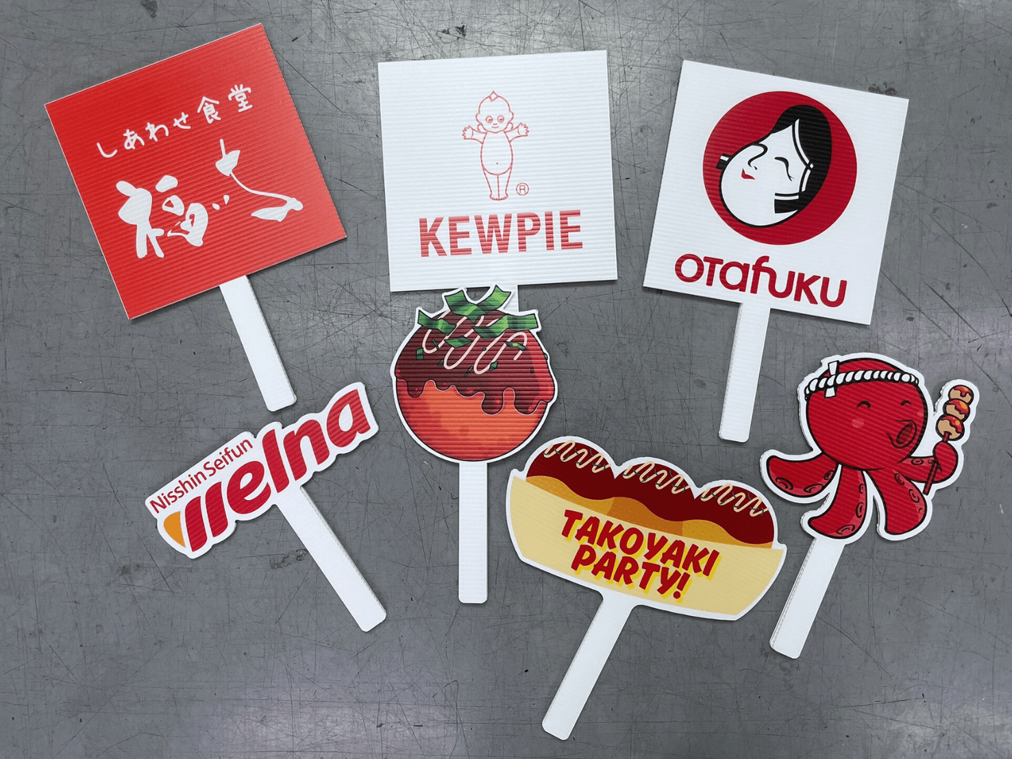 ป้ายถือถ่ายรูป ป้ายพร็อพ สำหรับงานแต่ง งานอีเวนต์ และปาร์ตี้ ดีไซน์น่ารัก พิมพ์คมชัด เพิ่มความสนุกในการถ่ายภาพ