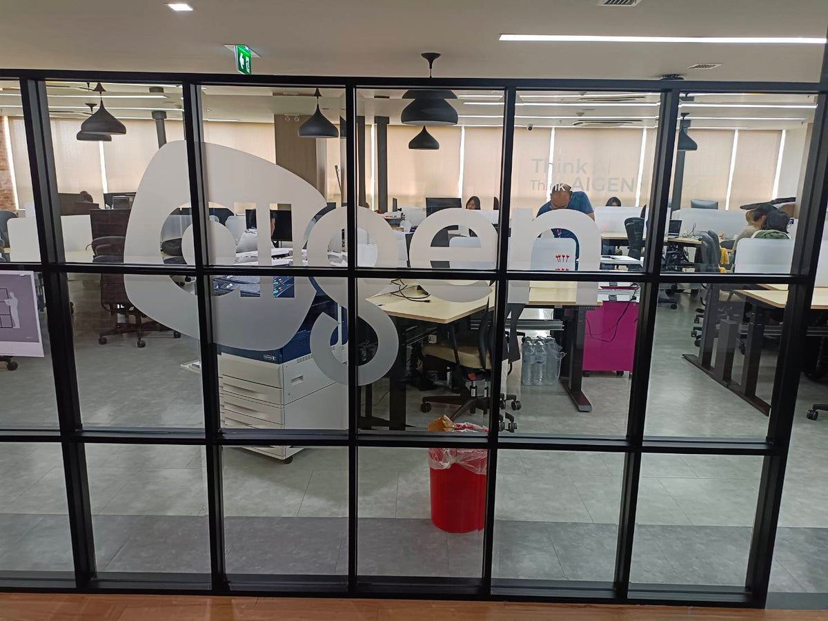 สติ๊กเกอร์ฝ้า ติดกระจก ฟิล์มฝ้าติดกระจก - Octopus Media Solutions