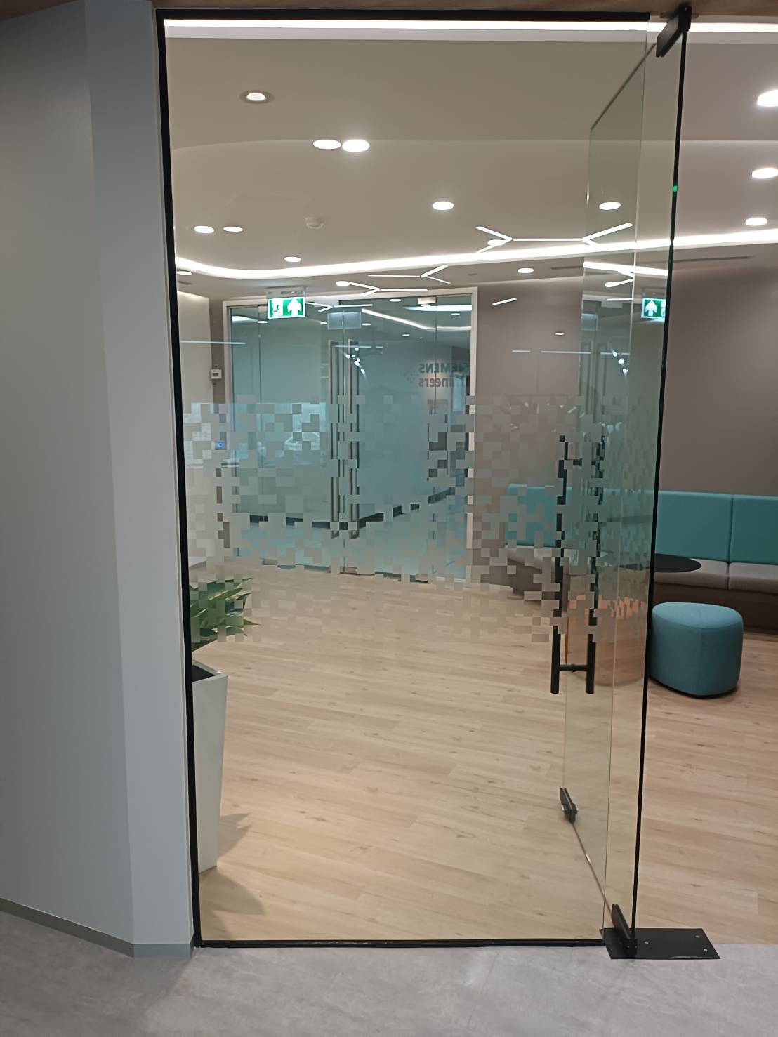 สติกเกอร์ฝ้าขุ่นติดกระจก พิมพ์สี Inkjet สติกเกอร์พิมพ์ลาย