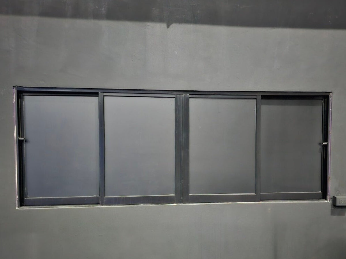 สติ๊กเกอร์ทึบแสง พิมพ์คมชัด กันแสง เหมาะสำหรับปิดบังพื้นที่ และงานโฆษณากลางแจ้ง