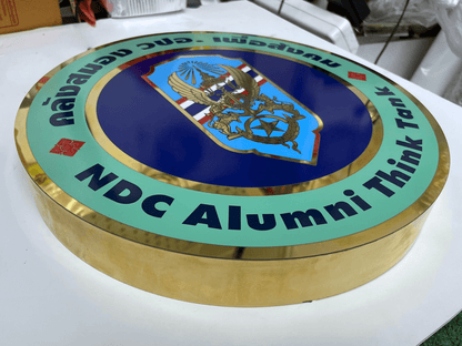 ป้ายสแตนเลสกัดกรด Etched Stainless Signage ตัวอักษรคมชัด หรูหรา ทนทาน เหมาะสำหรับป้ายบริษัท องค์กร และอาคาร