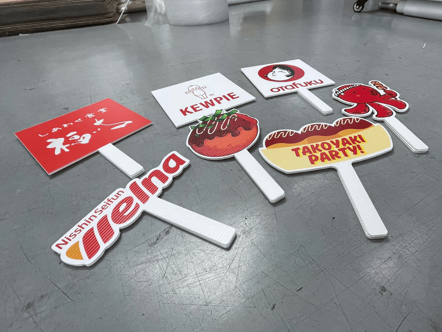 ป้ายถือถ่ายรูป ป้ายพร็อพ สำหรับงานแต่ง งานอีเวนต์ และปาร์ตี้ ดีไซน์น่ารัก พิมพ์คมชัด เพิ่มความสนุกในการถ่ายภาพ