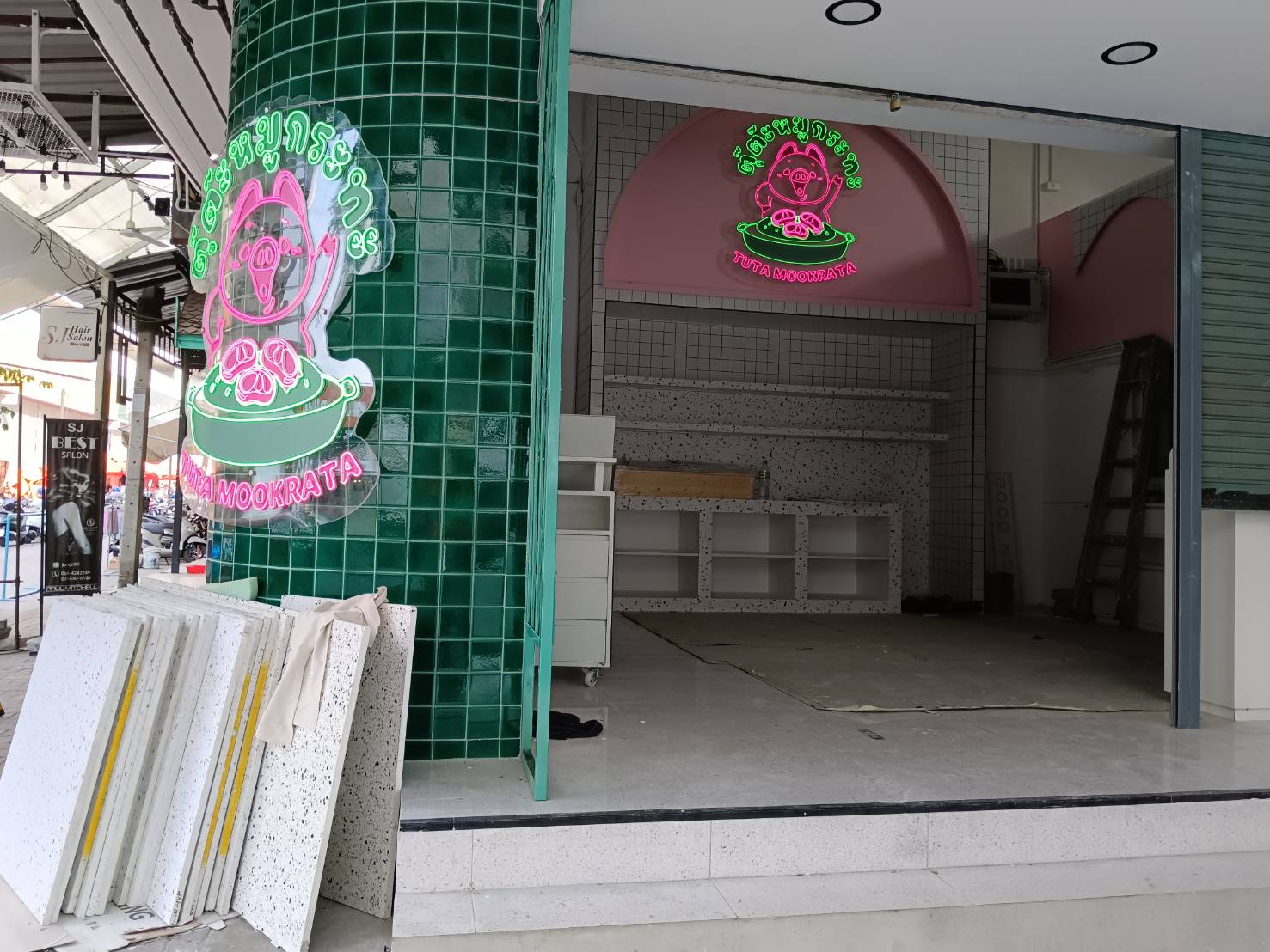 ป้ายไฟนีออน Neon Sign สีสันสดใส ดัดโค้งตามแบบ สวยงามสะดุดตา เหมาะสำหรับร้านอาหาร คาเฟ่ บาร์ และงานตกแต่ง