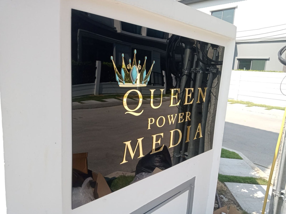 ป้ายสแตนเลส ทองเงา Mirror สวยหรู ทนทาน ใช้สำหรับป้ายชื่อบริษัท โลโก้องค์กร และตกแต่งอาคาร