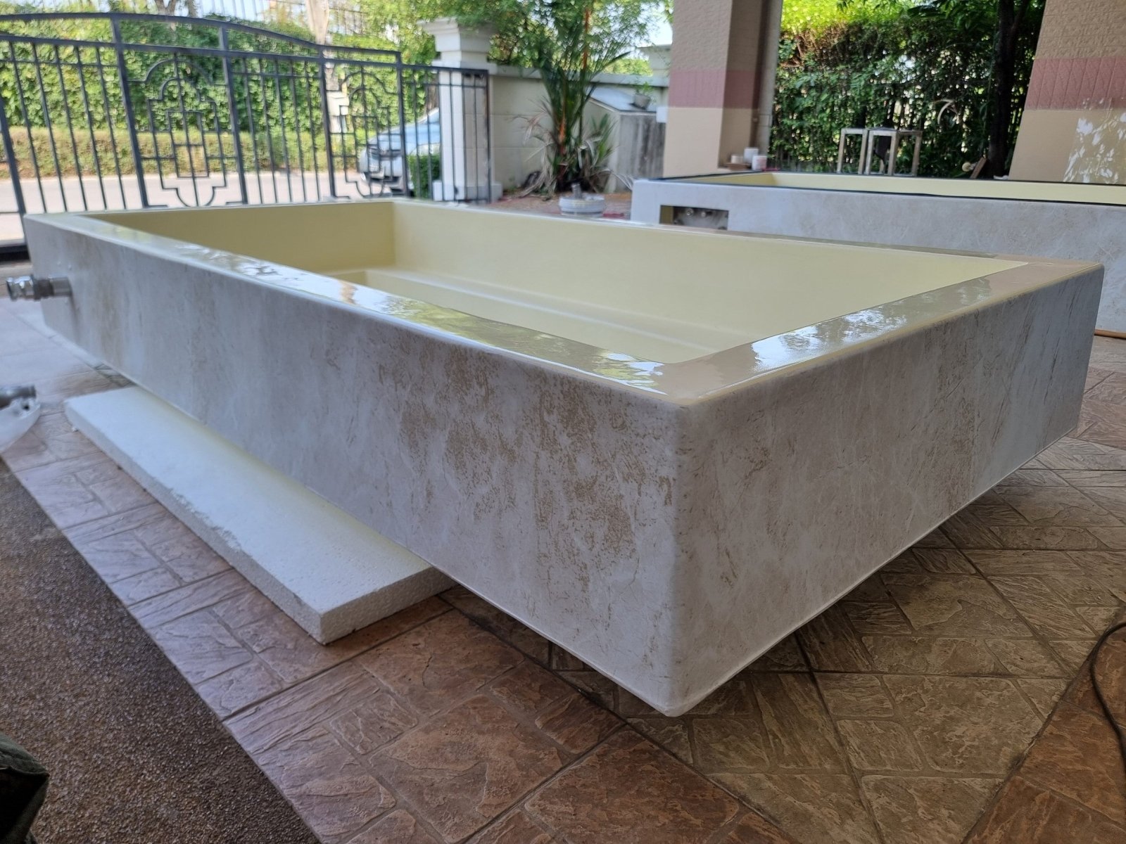 สติ๊กเกอร์ลายไม้ สติ๊กเกอร์ลายหิน พิมพ์คมชัด ลายเสมือนจริง เหมาะสำหรับตกแต่งผนังและเฟอร์นิเจอร์