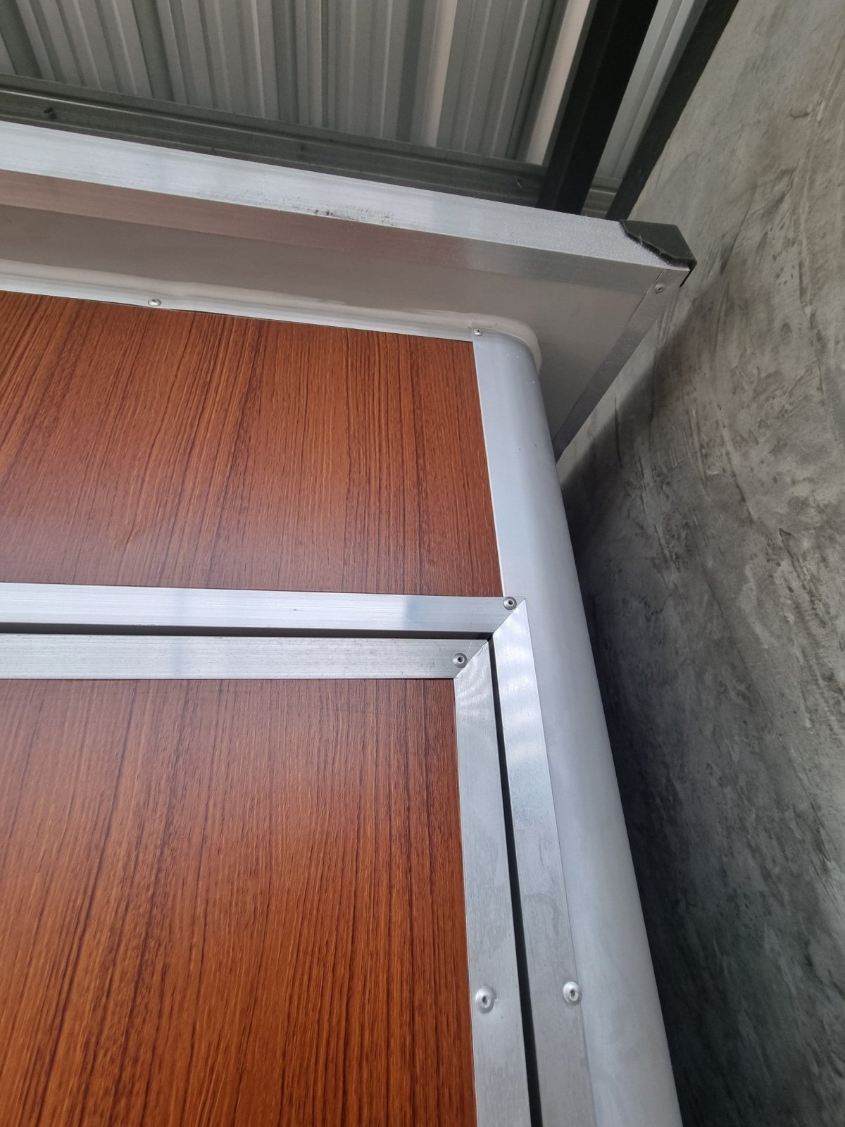 สติ๊กเกอร์ลายไม้ สติ๊กเกอร์ลายหิน พิมพ์คมชัด ลายเสมือนจริง เหมาะสำหรับตกแต่งผนังและเฟอร์นิเจอร์