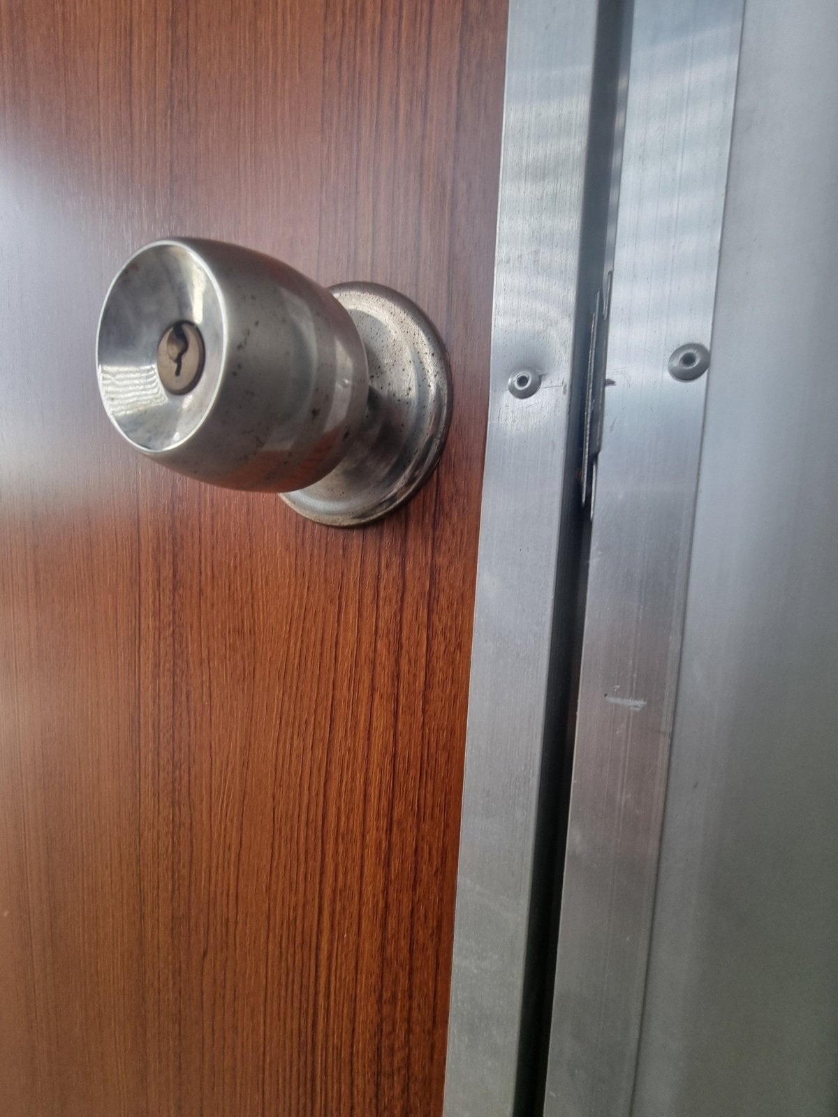 สติ๊กเกอร์ลายไม้ สติ๊กเกอร์ลายหิน พิมพ์คมชัด ลายเสมือนจริง เหมาะสำหรับตกแต่งผนังและเฟอร์นิเจอร์