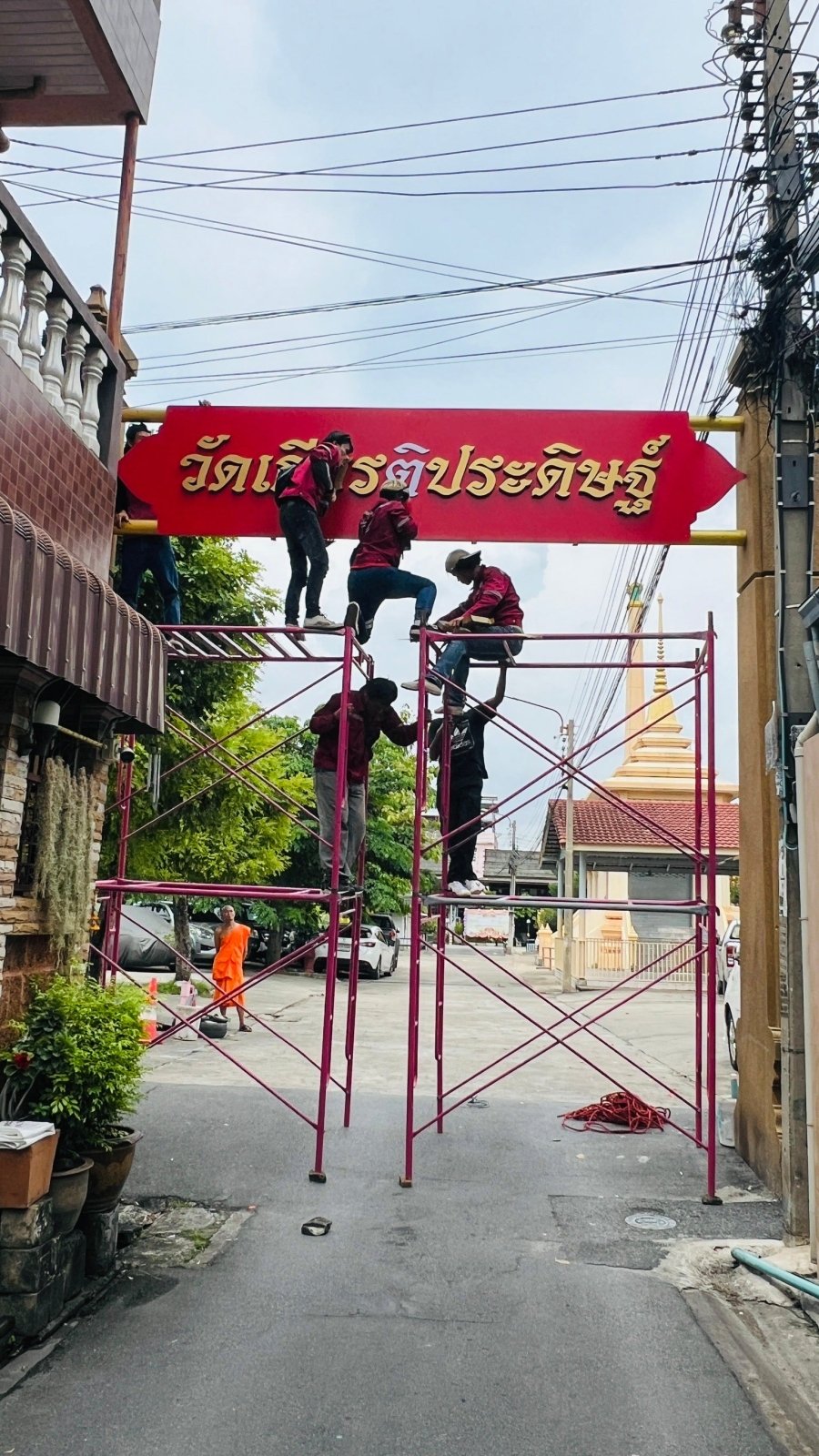 ติดตั้งป้ายตั้งนั่งร้าน แข็งแรง ปลอดภัย เหมาะสำหรับอาคารสูง งานก่อสร้าง และป้ายขนาดใหญ่