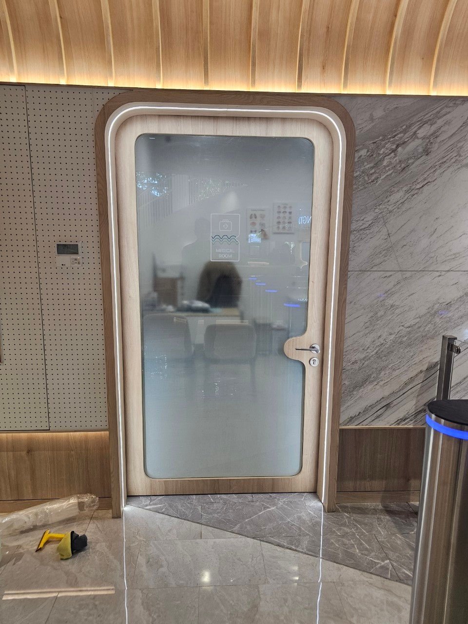 สติ๊กเกอร์ไล่เฉด Gradient Grain Pattern พิมพ์คมชัด เหมาะสำหรับตกแต่งผนัง กระจก และงานดีไซน์