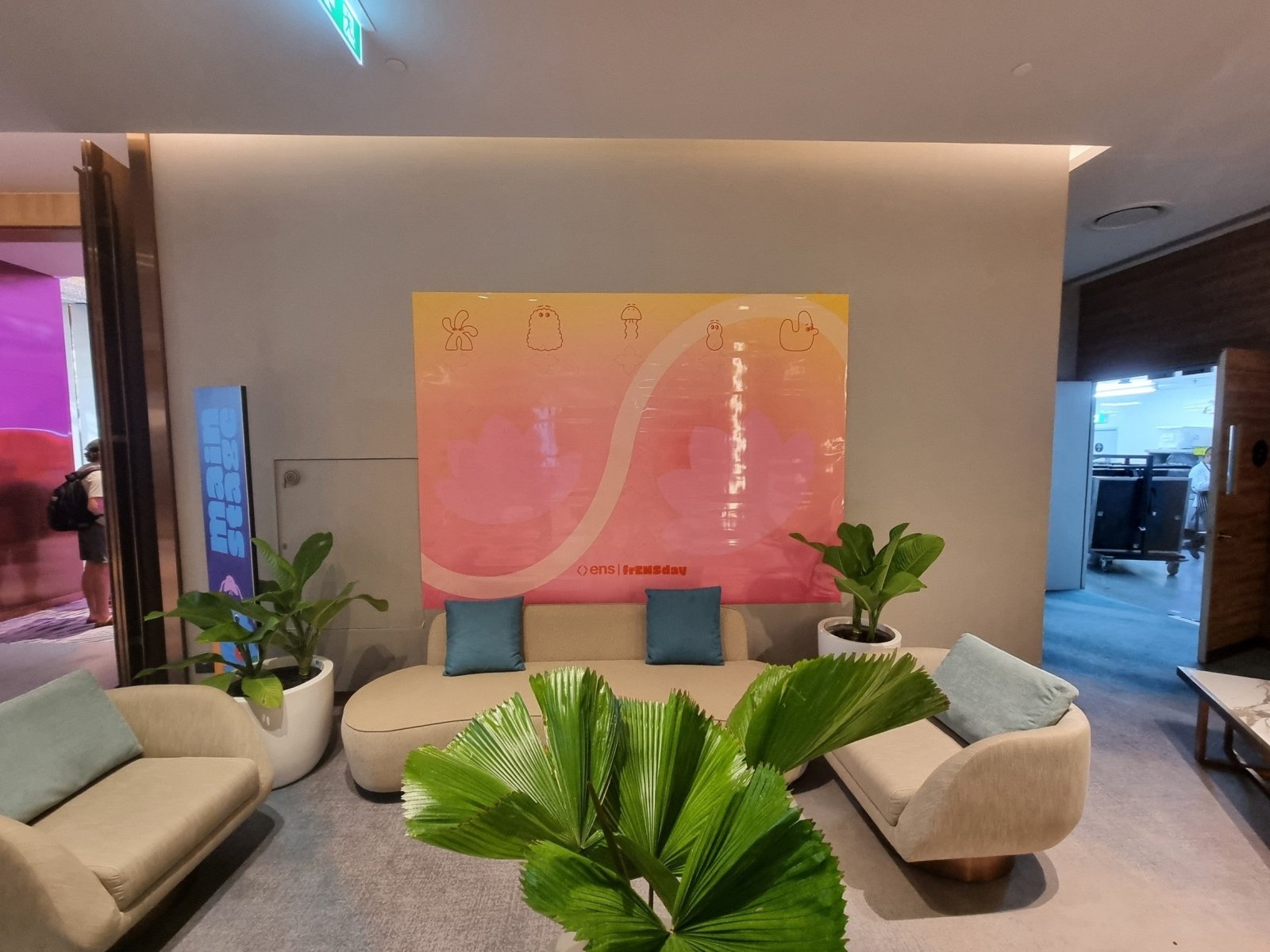 สติ๊กเกอร์ติดเสาอาคาร เสาปูน เสาคอนกรีต พิมพ์คมชัด ทนแดดฝน เหมาะสำหรับประชาสัมพันธ์และโฆษณา