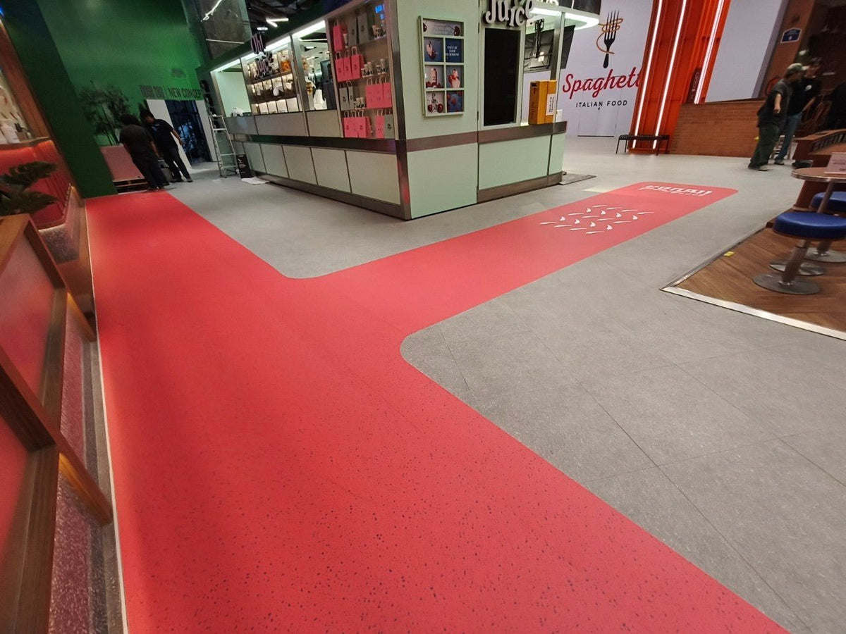 สติ๊กเกอร์ติดพื้น และสติ๊กเกอร์ติดทางเดิน พิมพ์คมชัด กันลื่น ทนทาน เหมาะสำหรับงานประชาสัมพันธ์ ป้ายบอกทาง และงานอีเวนต์