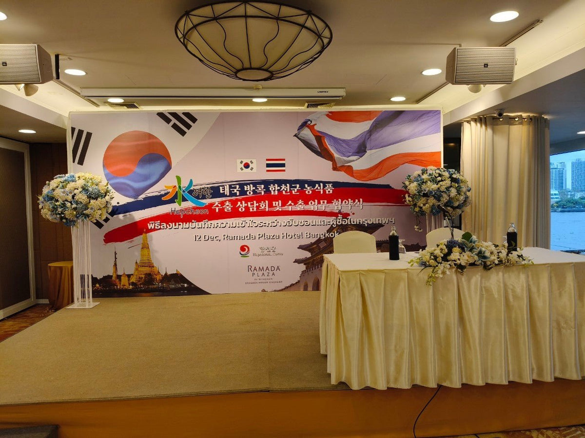 แบคดรอปโฟมบอร์ด ติดผนัง พิมพ์คมชัด น้ำหนักเบา เหมาะสำหรับงานอีเวนต์ บูธแสดงสินค้า และฉากถ่ายรูป