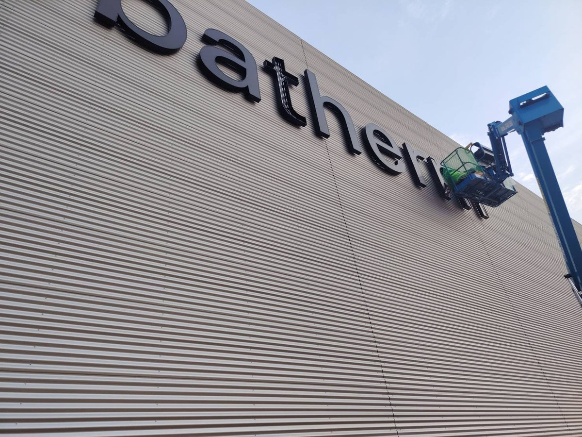 ป้ายบริษัทไฟออกหน้า สว่างชัดเจน ดีไซน์โดดเด่น เหมาะสำหรับองค์กร ร้านค้า และอาคารสำนักงาน