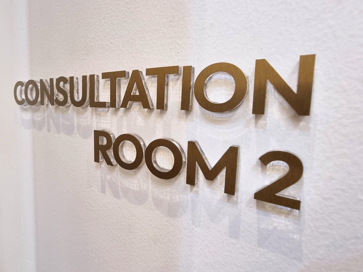 อักษรสแตนเลสทองแฮร์ไลน์ หรูหรา ทนทาน เหมาะสำหรับป้ายบริษัท ร้านค้า และงานตกแต่งอาคาร