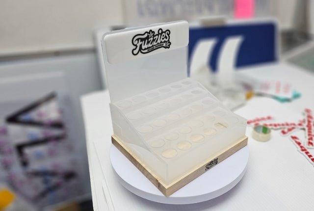 Shelf Display แท่นวางสินค้า แท่นวางเครื่องสำอาง ดีไซน์สวย เหมาะสำหรับโชว์สินค้าในร้านและงานโปรโมชัน