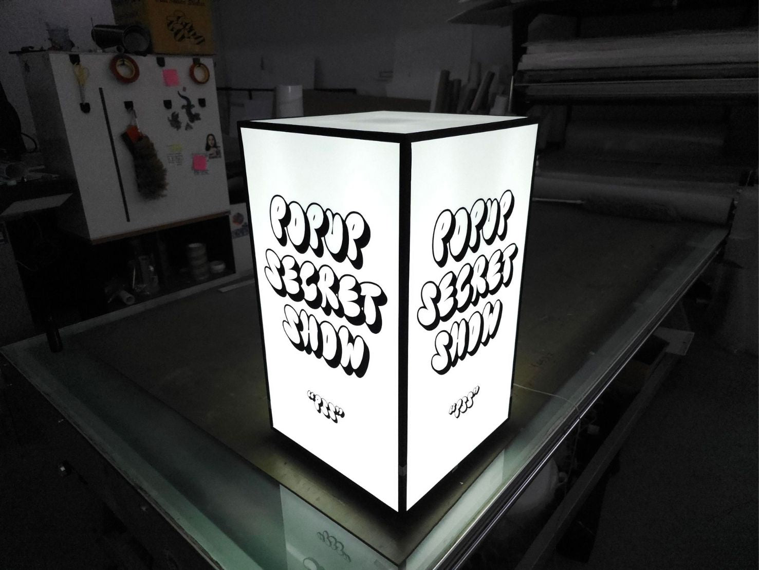 กล่องไฟอะคริลิคส่องสว่างพร้อมข้อความ popup secret show
