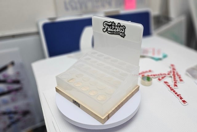 Shelf Display แท่นวางสินค้า แท่นวางเครื่องสำอาง ดีไซน์สวย เหมาะสำหรับโชว์สินค้าในร้านและงานโปรโมชัน