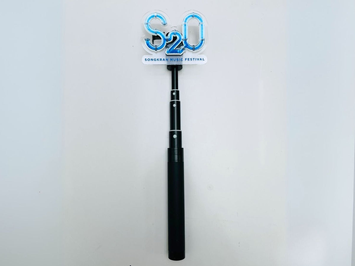 ป้ายไมค์ โลโก้ไมค์ และป้ายหัวไมค์ พิมพ์คมชัด ดีไซน์สวย เหมาะสำหรับงานอีเวนต์ สื่อประชาสัมพันธ์ รายการทีวี และงานโปรโมชัน