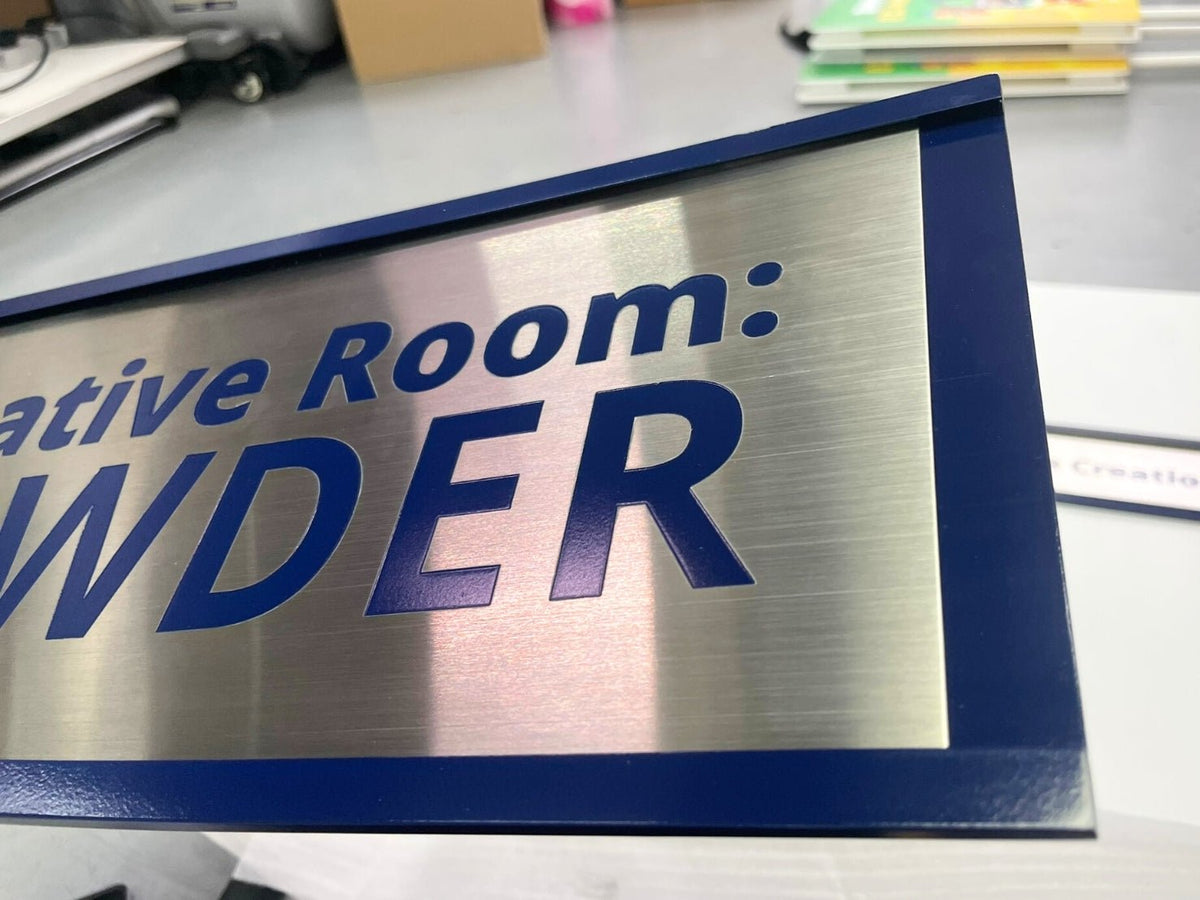 ป้ายรางสอด ว่าง / ไม่ว่าง ดีไซน์ใช้งานง่าย เหมาะสำหรับออฟฟิศ ห้องประชุม และองค์กรธุรกิจ