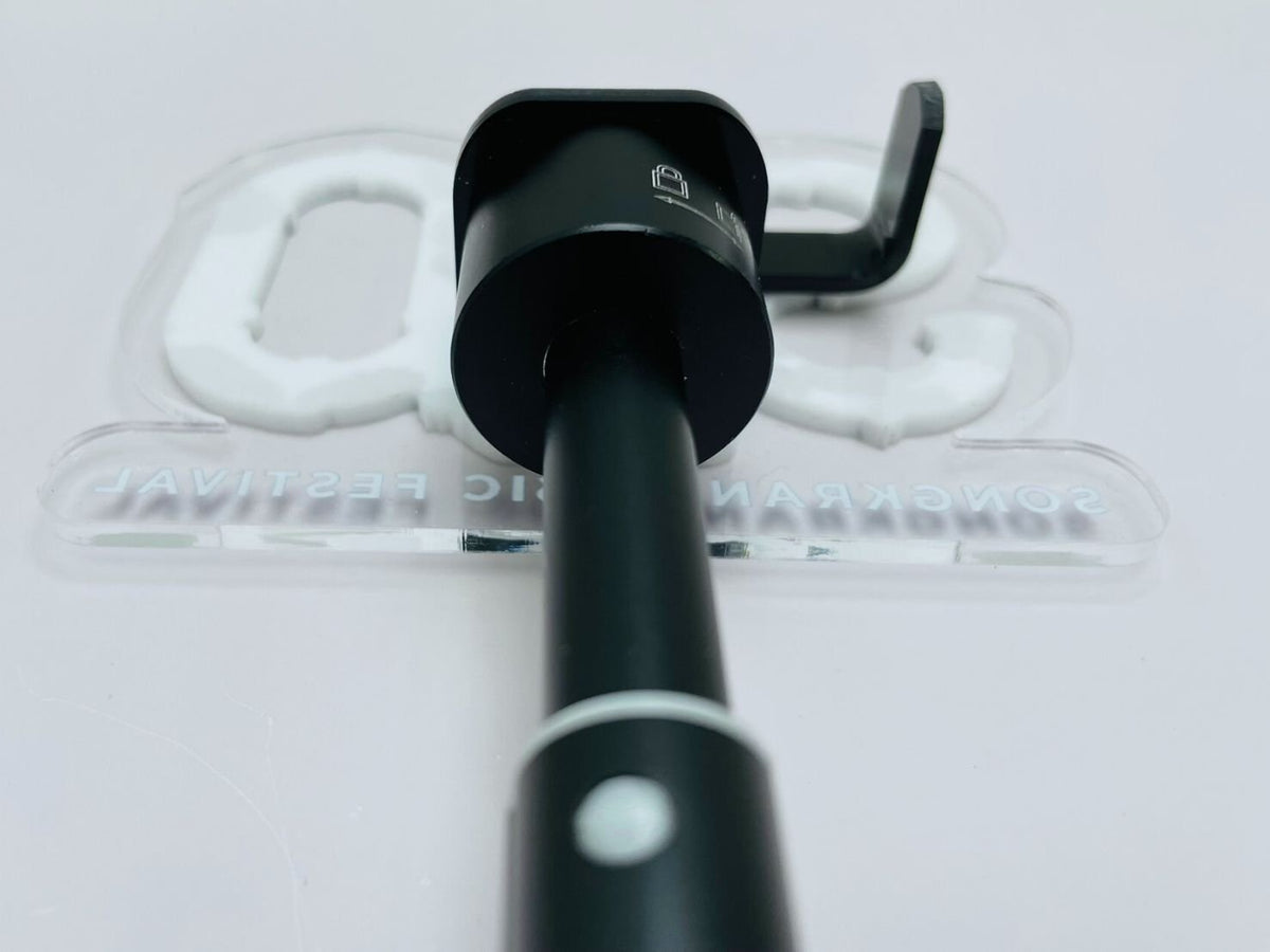 ป้ายไมค์ โลโก้ไมค์ และป้ายหัวไมค์ พิมพ์คมชัด ดีไซน์สวย เหมาะสำหรับงานอีเวนต์ สื่อประชาสัมพันธ์ รายการทีวี และงานโปรโมชัน