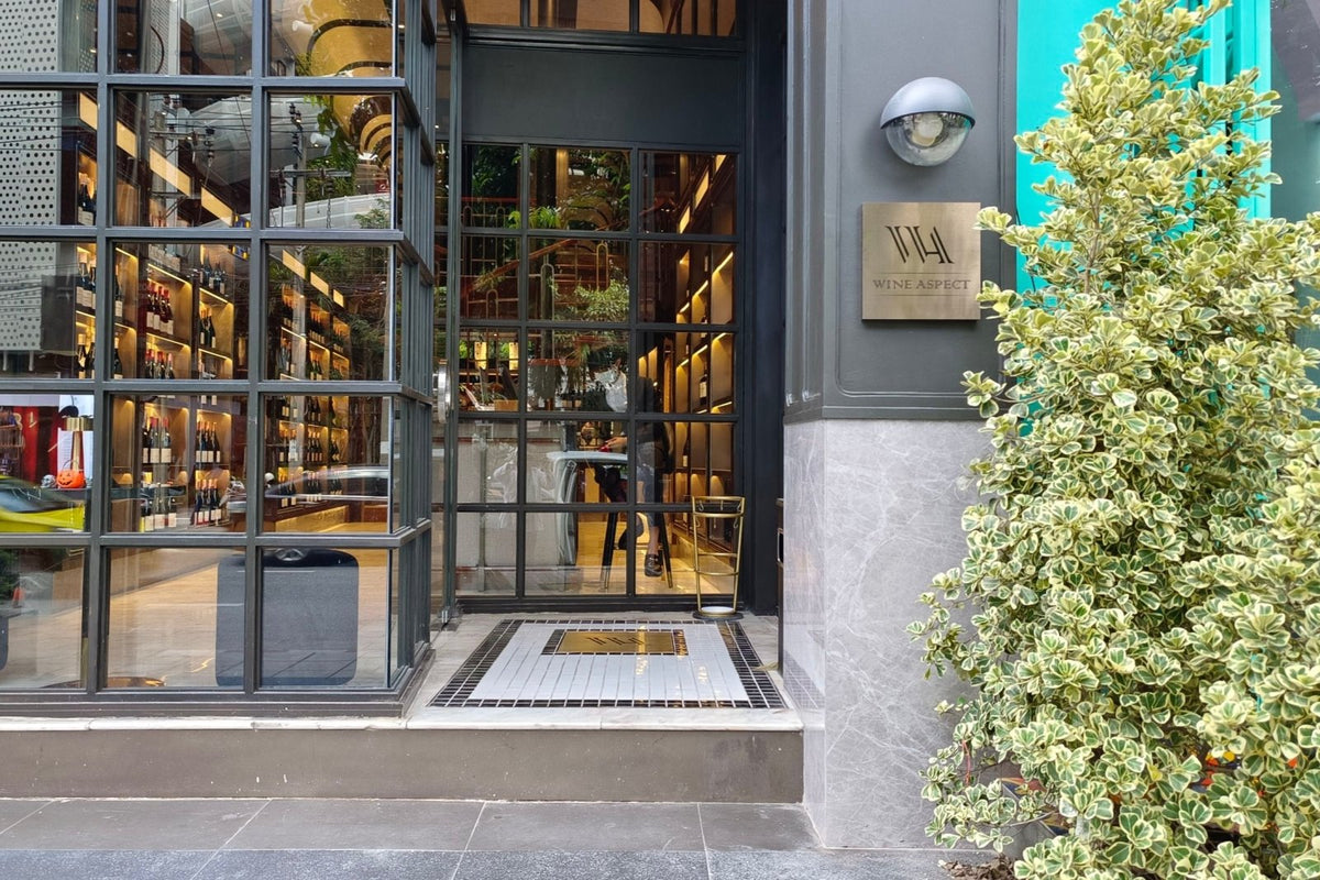 ป้ายทองเหลือง กัดกรด กัดทราย ดีไซน์หรูหรา แข็งแรง เหมาะสำหรับองค์กร หน่วยงาน และอาคารหรู