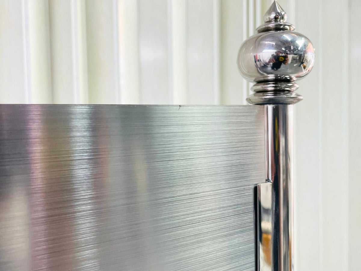 ป้ายตั้งพื้นสแตนเลส แข็งแรง หรูหรา ทนทาน เหมาะสำหรับออฟฟิศ บริษัท และงานประชาสัมพันธ์