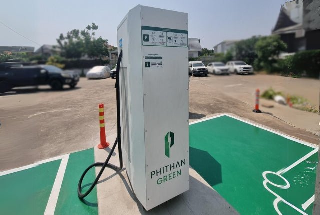 ป้ายสถานี Station EV ชาร์จรถไฟฟ้า ออกแบบชัดเจน เหมาะสำหรับสถานีชาร์จ EV และโครงการพลังงานสะอาด