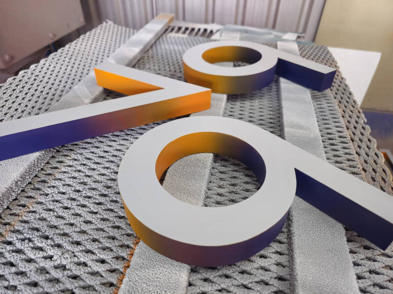 อักษรโลหะพ่นสี ป้ายโลโก้ ป้ายโลหะพ่นไล่เฉดสี ป้ายทำสี gradient ป้ายพ่นสีสวยๆ ป้ายทำสีสวยๆ - Octopus Media Solutions