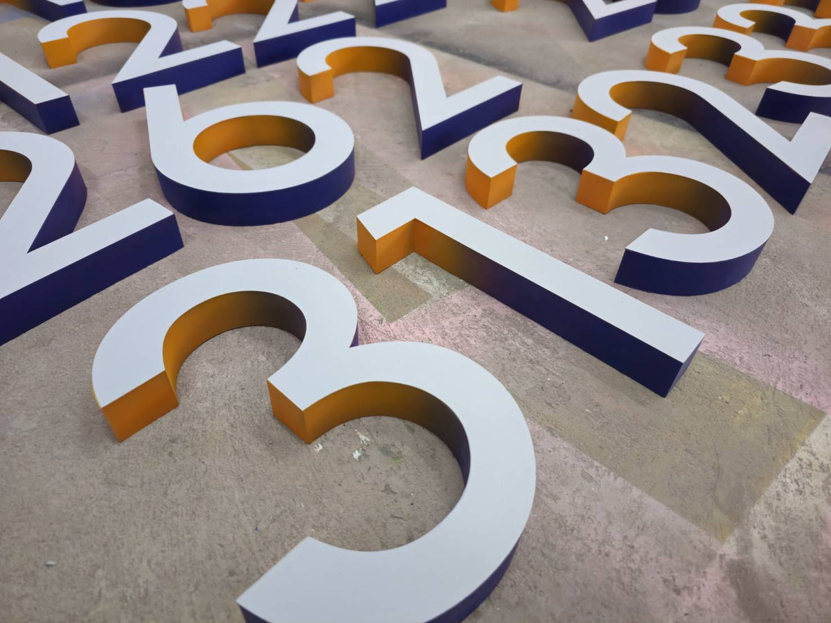 อักษรโลหะพ่นสี ป้ายโลโก้ ป้ายโลหะพ่นไล่เฉดสี ป้ายทำสี gradient ป้ายพ่นสีสวยๆ ป้ายทำสีสวยๆ - Octopus Media Solutions