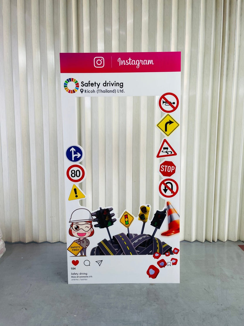 ฉากถ่ายรูปฟิวเจอร์บอร์ด ราคาถูก พิมพ์คมชัด น้ำหนักเบา เหมาะสำหรับงานอีเวนต์และงานแต่งงาน