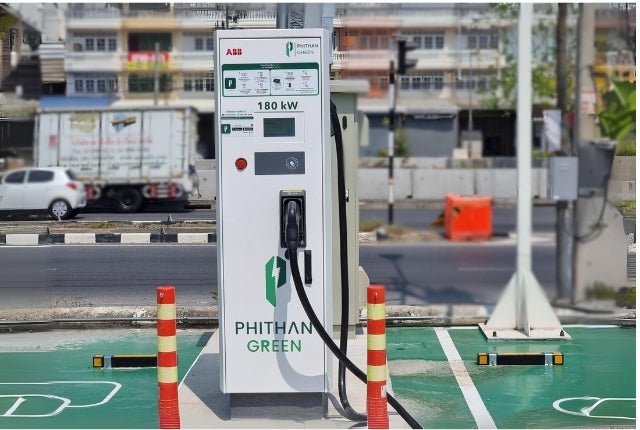 ป้ายสถานี Station EV ชาร์จรถไฟฟ้า ออกแบบชัดเจน เหมาะสำหรับสถานีชาร์จ EV และโครงการพลังงานสะอาด