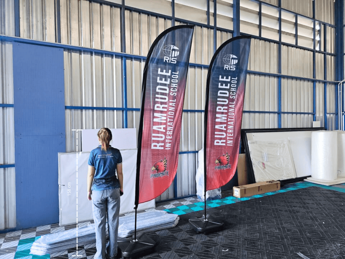 ธงชายหาด ธงปีกนก Beach Flag พิมพ์สีสดคมชัด โครงสร้างแข็งแรง เหมาะสำหรับงานอีเวนต์ โปรโมชัน และสื่อโฆษณาหน้าร้าน