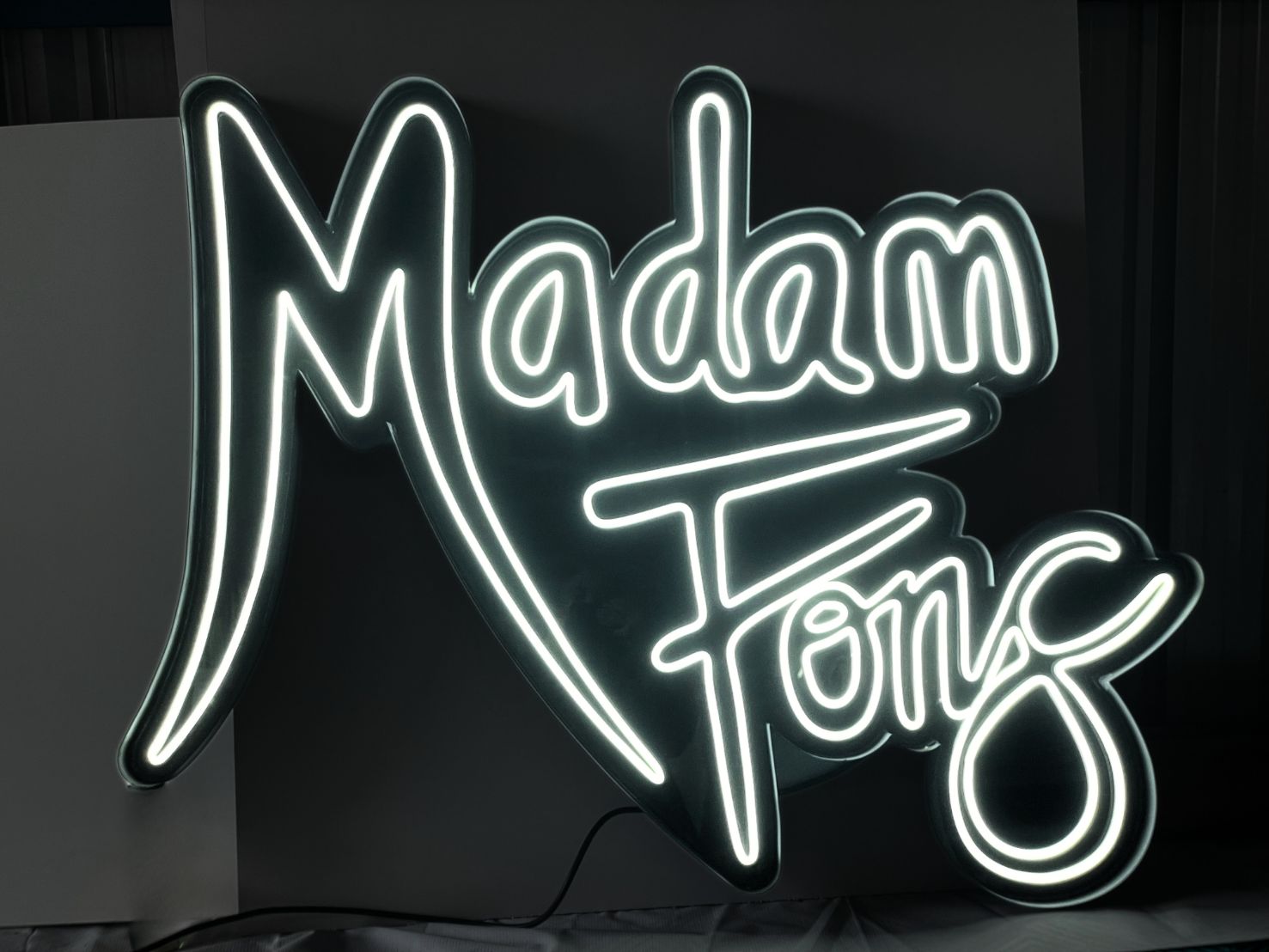 ป้ายไฟนีออน Neon Sign สีสันสดใส ดัดโค้งตามแบบ สวยงามสะดุดตา เหมาะสำหรับร้านอาหาร คาเฟ่ บาร์ และงานตกแต่ง
