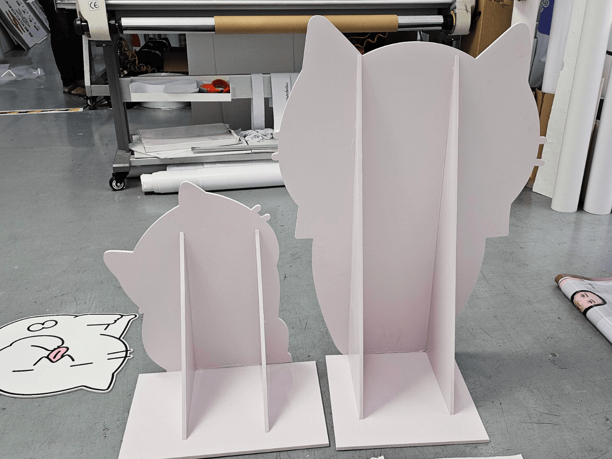 ป้ายพลาสวูดไดคัท และพลาสวูดตัวนูน พิมพ์คมชัด แข็งแรง ทนทาน เหมาะสำหรับป้ายร้านค้า ป้ายบริษัท และงานตกแต่งอาคาร