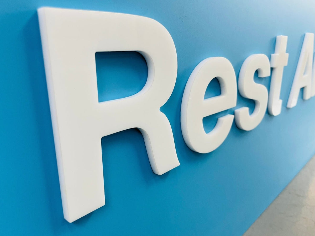 ป้ายอะคริลิค ชื่อบริษัท ติดผนัง พิมพ์ยูวีคมชัด ดีไซน์เรียบหรู เหมาะสำหรับออฟฟิศและองค์กร