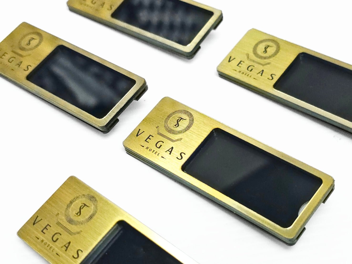 ป้ายชื่อติดอก ป้ายเข็มกลัด แม่เหล็ก เนมแทก ดีไซน์กะทัดรัด เหมาะสำหรับบริษัท และงานอีเวนต์